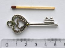 Obrázek k výrobku 16917 - Přívěšek - klíček stříbrný