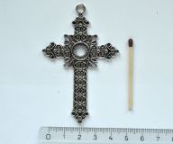 Obrázek k výrobku 16948 - Přívěšek  - velký kříž s lůžkem - stříbrný 67 x 50 x 3 mm